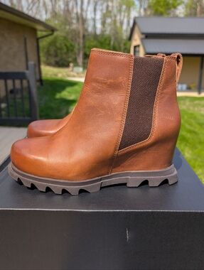 Sorel Women's Chestnut Brown Leather Wedge Chelsea Booties